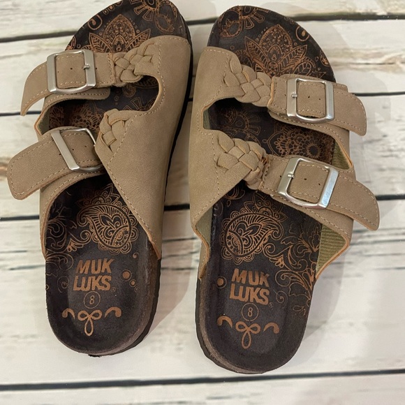 Muk-Luks Sandals like new no tags/box - Picture 2 of 7